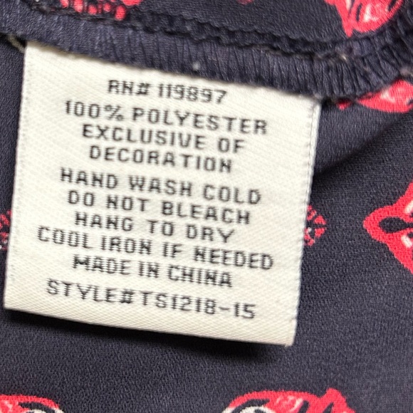 Sleeveless Tie Neck Blouse - Picture 6 of 6